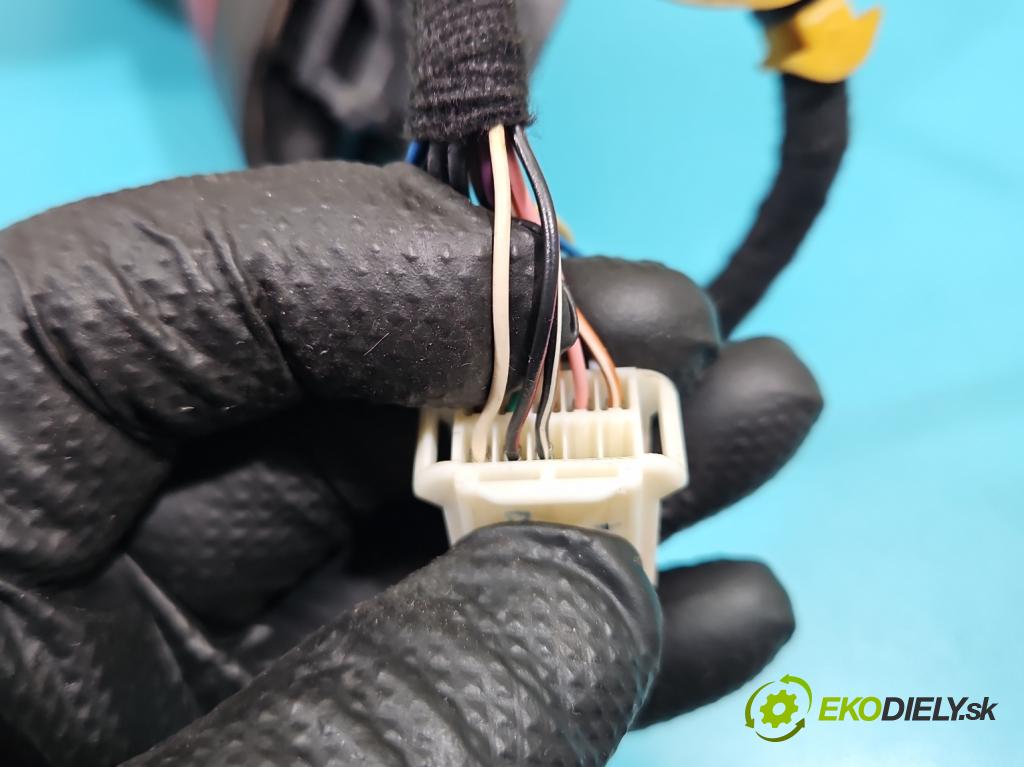 Citroen C4 II 2010-2017 2.0 hdi 150 hp manual 110 kW 1997 cm3 5- zpětné zrcátko pravé  (Klika dveří ostatní)