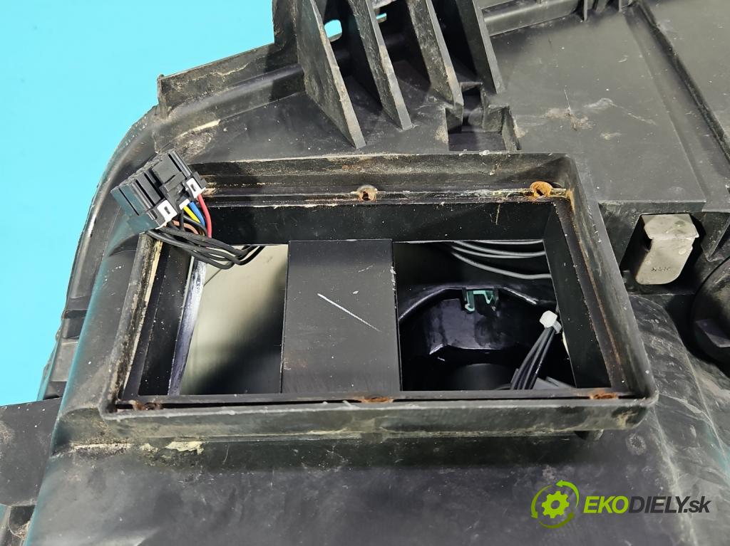 Lancia Phedra 2002-2010 2.2 JTD 128 HP manual 94 kW 2179 cm3 5- Reflektor: pravý 1494333080 (Svetlo predné pravé)