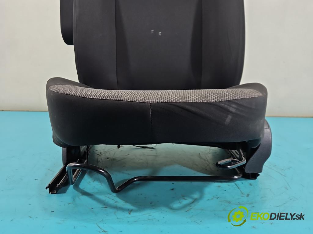 Dacia Dokker 2012- 1.3 TCE: 102 HP manual 75 kW 1332 cm3 5- Sedačka ľavý  (Sedadlo)