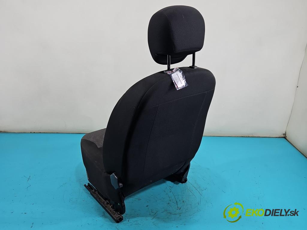 Dacia Dokker 2012- 1.3 TCE: 102 HP manual 75 kW 1332 cm3 5- Sedačka pravý  (Sedadlo)