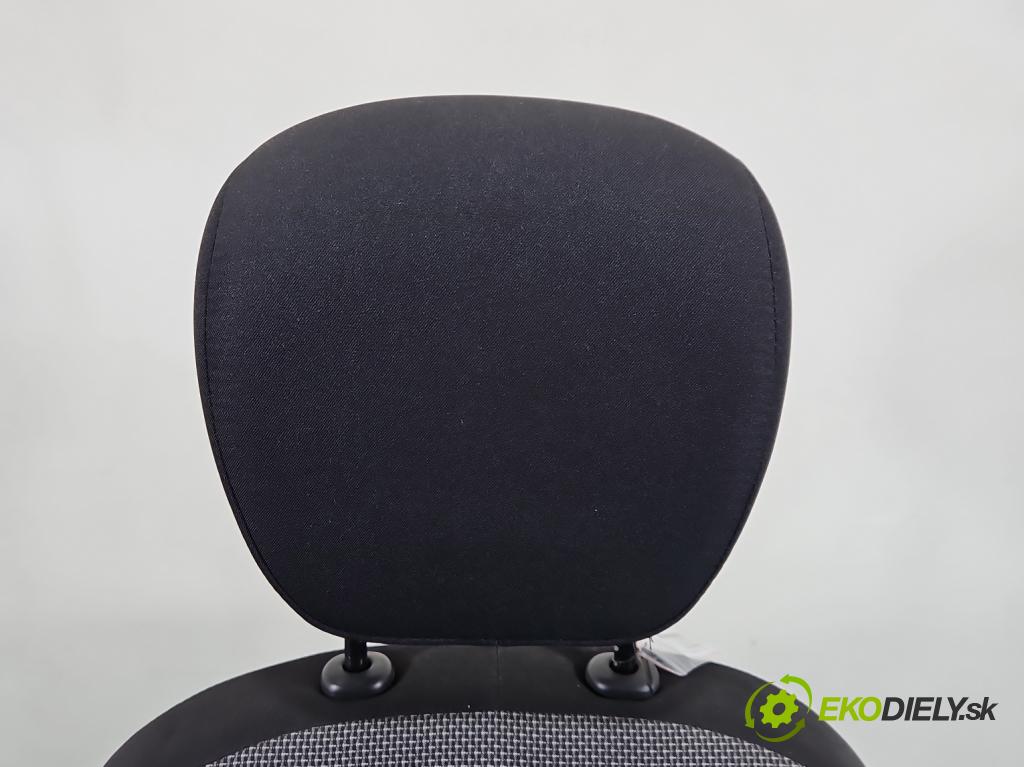 Dacia Dokker 2012- 1.3 TCE: 102 HP manual 75 kW 1332 cm3 5- Sedačka pravý  (Sedadlo)