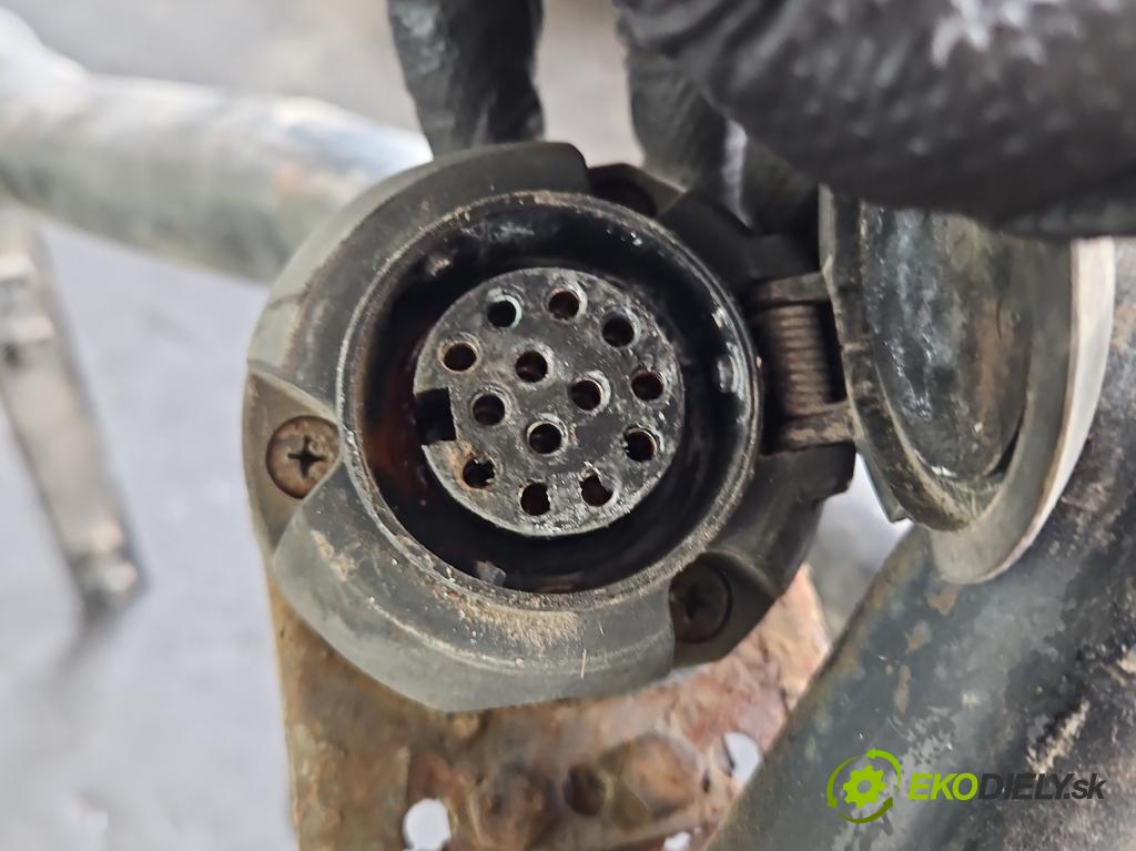 Seat Toledo II 1998-2004 1.6 16v 105 hp manual 77 kW 1598 cm3 4- oko tažné (Tažné zařízení)