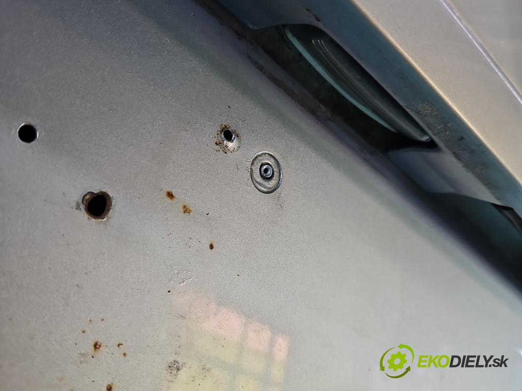 Toyota Corolla Verso II 2004-2009 2.2 D4D 177 hp manual 130 kW 2231 cm3 5- zadní kufrové dveře  (Zadní kapota (kufr))