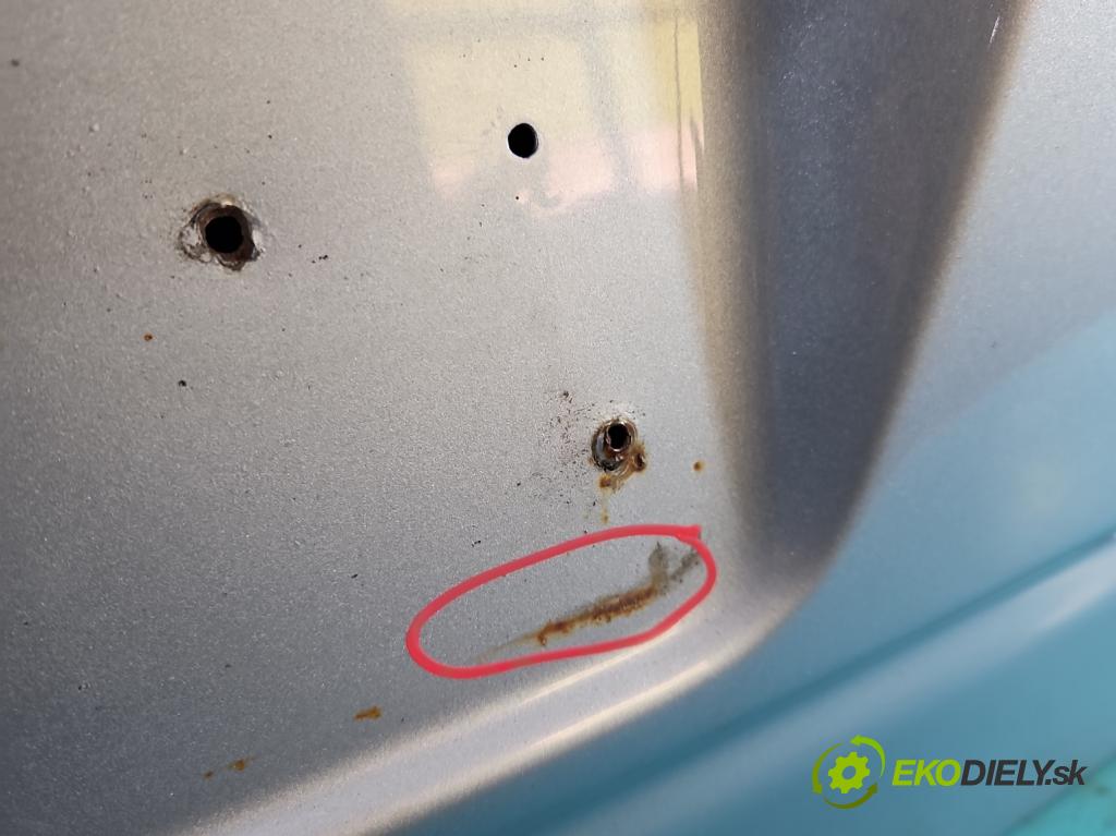 Toyota Corolla Verso II 2004-2009 2.2 D4D 177 hp manual 130 kW 2231 cm3 5- zadní kufrové dveře  (Zadní kapota (kufr))