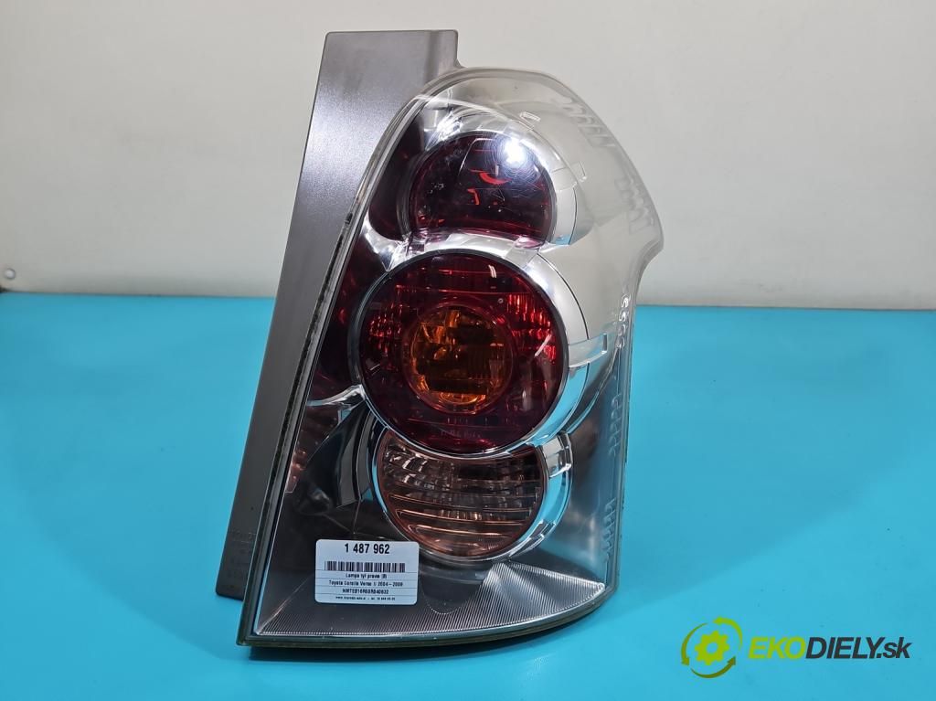 Toyota Corolla Verso II 2004-2009 2.2 D4D 177 HP manual 130 kW 2231 cm3 5- svetlo / reflektor zadné pravé  (Kľučka dverí ostatné)