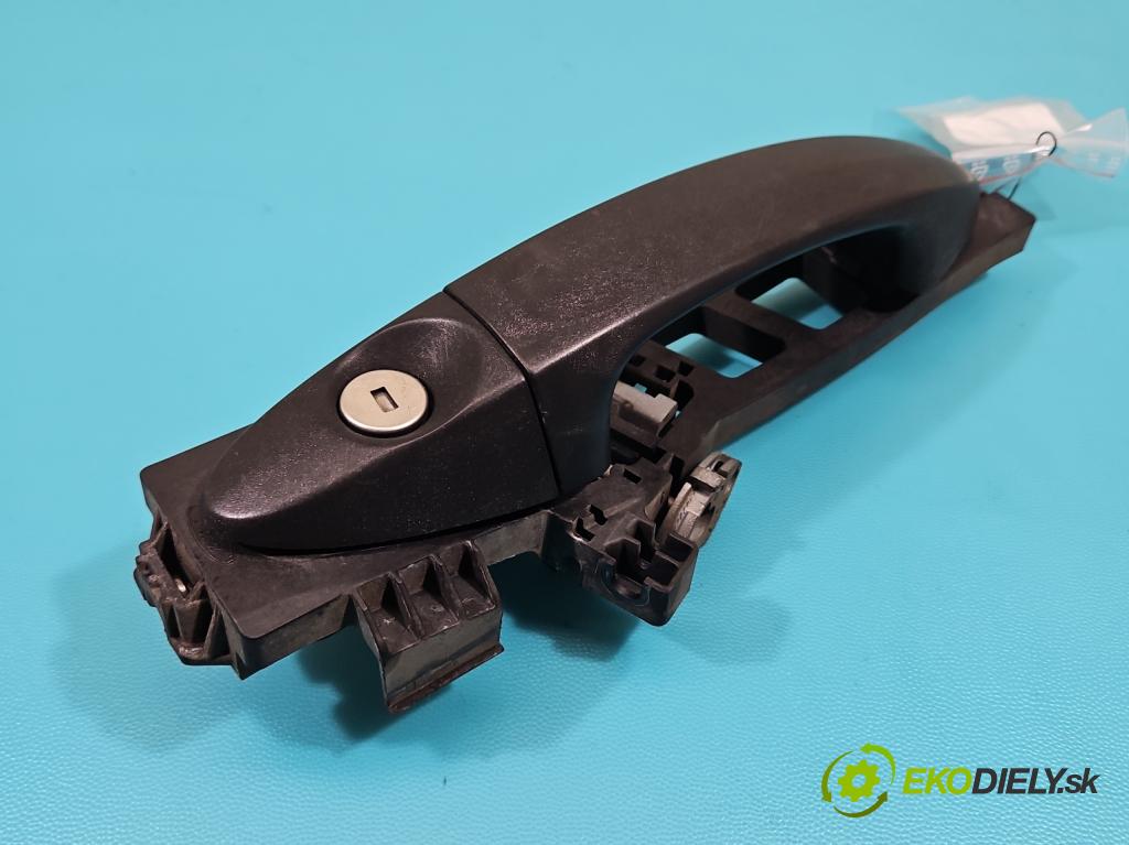 Ford Fiesta Mk7 2008-2017 1.4 TDCI 68 HP manual 50 kW 1399 cm3 5- rukoväť predné ľavé mimo:  (Kľučka dverí vonkajšia predná ľavá)