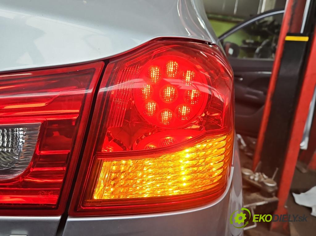 Mitsubishi ASX 2010-2021 1.6 16v 117 HP manual 86 kW 1590 cm3 5- svetlo / reflektor zadné pravé P9374 (Kľučka dverí ostatné)