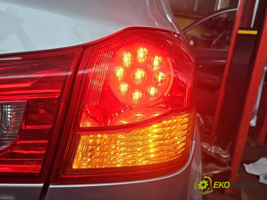 Mitsubishi ASX 2010-2021 1.6 16v 117 HP manual 86 kW 1590 cm3 5- svetlo / reflektor zadné pravé P9374 (Kľučka dverí ostatné)