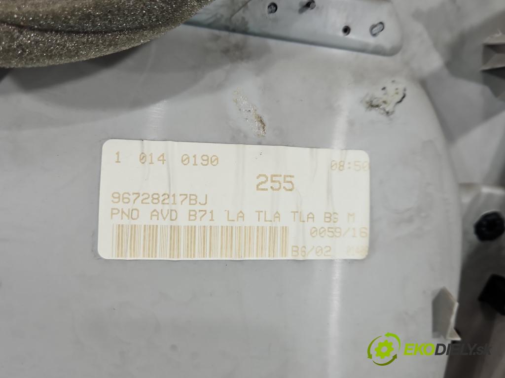 Citroen C4 II 2010-2017 2.0 hdi 150 hp manual 110 kW 1997 cm3 5- Tapacír: dveře přední pravé