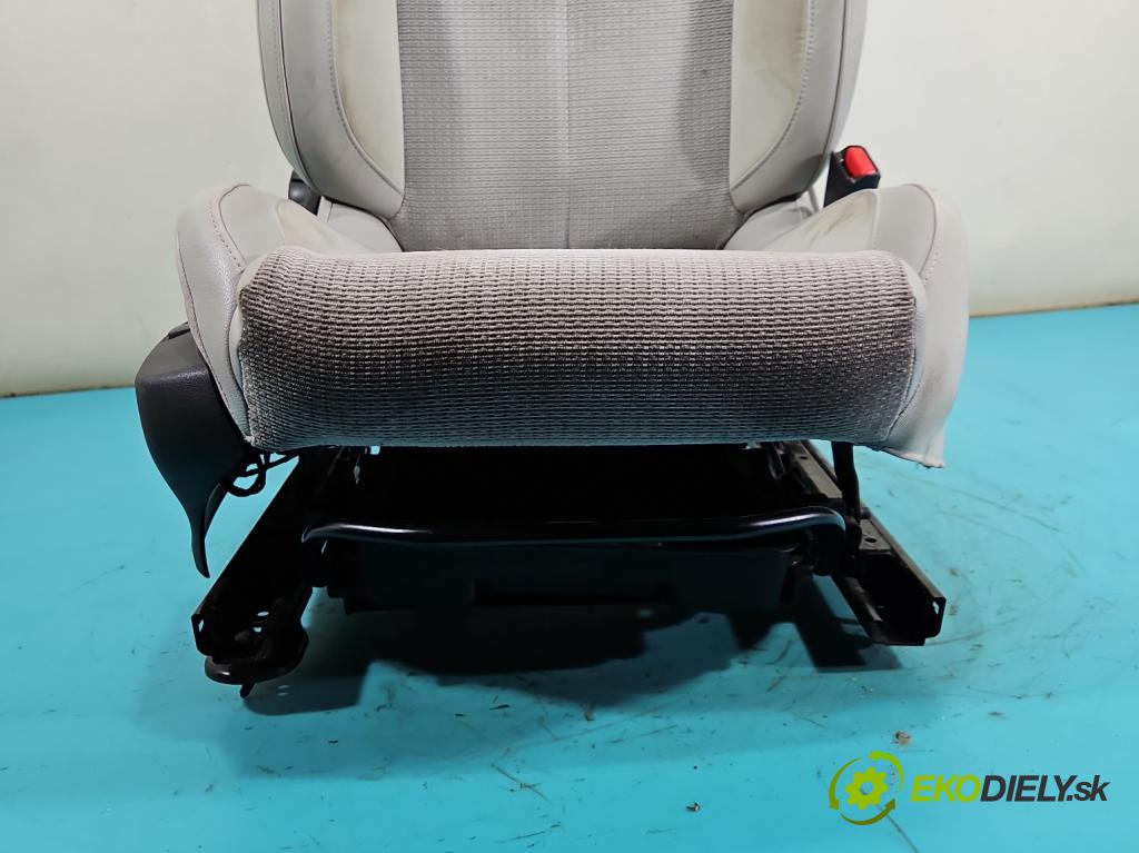 Citroen C4 II 2010-2017 2.0 hdi 150 HP manual 110 kW 1997 cm3 5- Sedačka pravý  (Sedadlo)