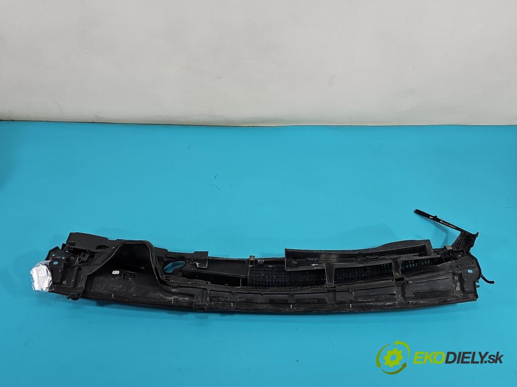 Toyota Yaris III 2011-2020 1.3 vvt-i 99 hp manual 73 kW 1329 cm3 5- torpédo 55781-0D400 (Plast pod čelním sklem)