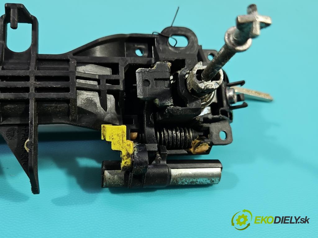 Toyota Yaris III 2011-2020 1.3 vvt-i 99 HP manual 73 kW 1329 cm3 5- rukoväť predné ľavé mimo:  (Kľučka dverí vonkajšia predná ľavá)