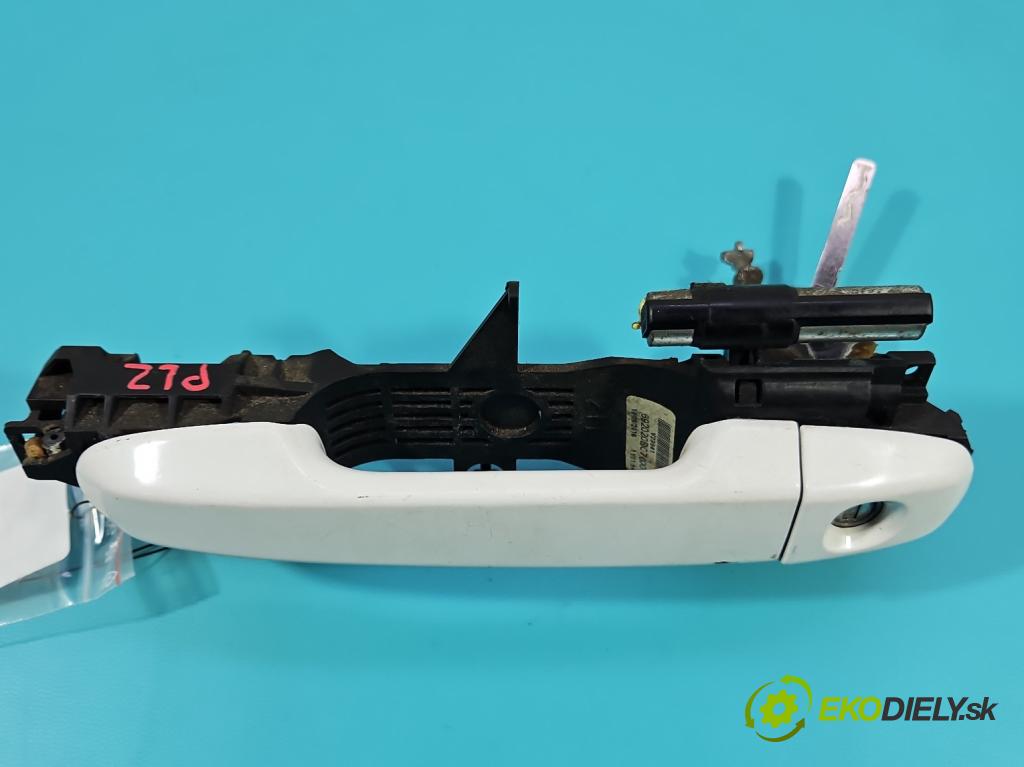 Toyota Yaris III 2011-2020 1.3 vvt-i 99 HP manual 73 kW 1329 cm3 5- rukoväť predné ľavé mimo:  (Kľučka dverí vonkajšia predná ľavá)