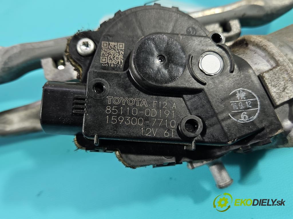 Toyota Yaris III 2011-2020 1.3 vvt-i 99 hp manual 73 kW 1329 cm3 5- motor stěračů přední 159300-7710