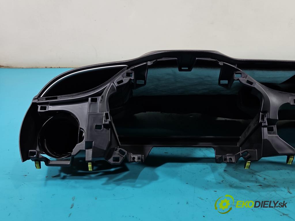 Toyota Yaris III 2011-2020 1.3 vvt-i 99 hp manual 73 kW 1329 cm3 5- kokpit,přistrojova deska