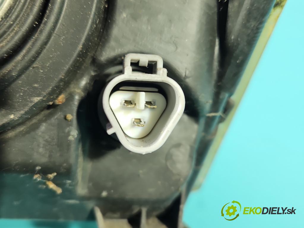 Toyota Corolla Verso II 2004-2009 2.2 D4D 177 HP manual 130 kW 2231 cm3 5- Reflektor: pravý  (Svetlo predné pravé)