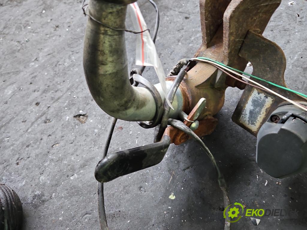 Toyota Corolla Verso II 2004-2009 2.2 D4D 177 hp manual 130 kW 2231 cm3 5- oko tažné  (Tažné zařízení)