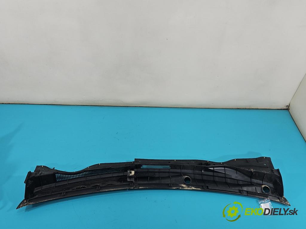 Toyota Corolla Verso II 2004-2009 2.2 D4D 177 hp manual 130 kW 2231 cm3 5- torpédo 55782-0F010 (Plast pod čelním sklem)