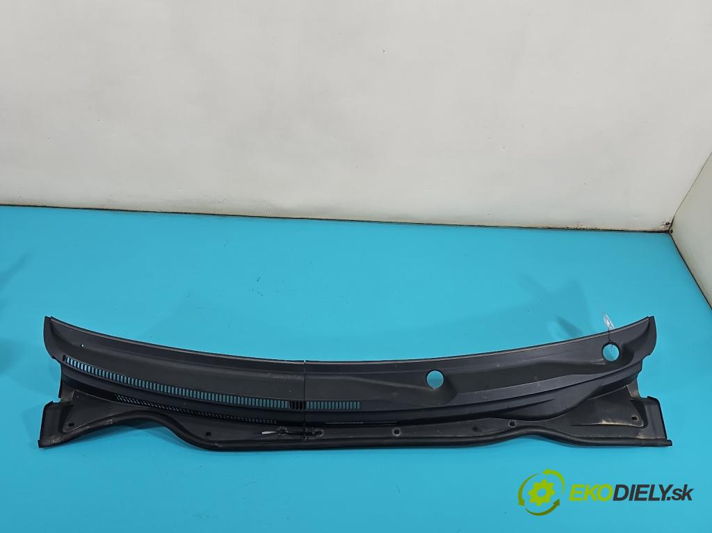 Toyota Corolla Verso II 2004-2009 2.2 D4D 177 hp manual 130 kW 2231 cm3 5- torpédo 55782-0F010 (Plast pod čelním sklem)