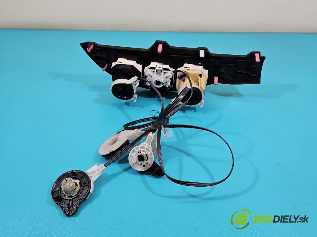 Toyota Yaris III 2011-2020 1.3 vvt-i 99 HP manual 73 kW 1329 cm3 5- panel kúrenia 55406-0D390