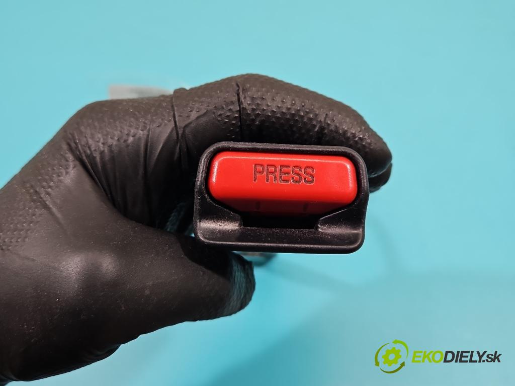 Toyota Yaris III 2011-2020 1.3 vvt-i 99 HP manual 73 kW 1329 cm3 5- pas bezpečnosť: predné ľavý