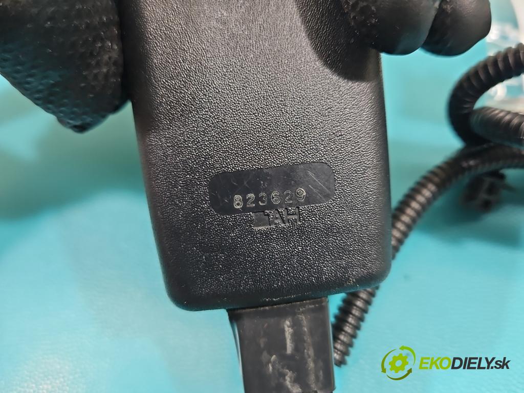 Toyota Yaris III 2011-2020 1.3 vvt-i 99 HP manual 73 kW 1329 cm3 5- pas bezpečnosť: predné ľavý