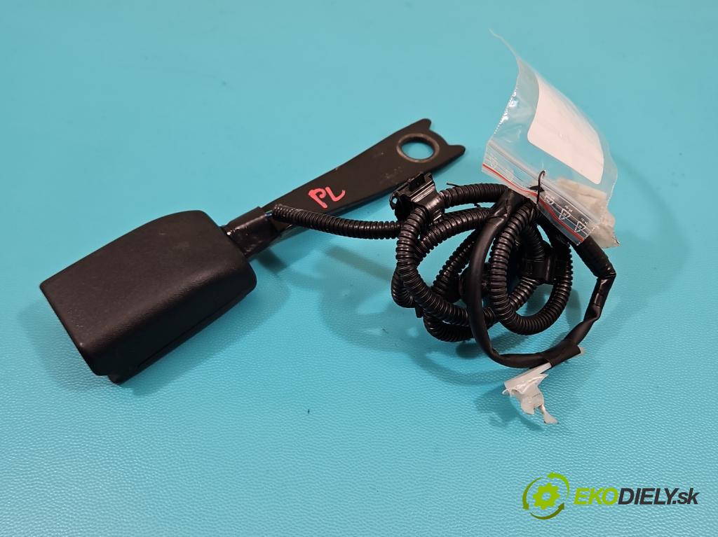 Toyota Yaris III 2011-2020 1.3 vvt-i 99 hp manual 73 kW 1329 cm3 5- stěna bezpečnost přední levý 