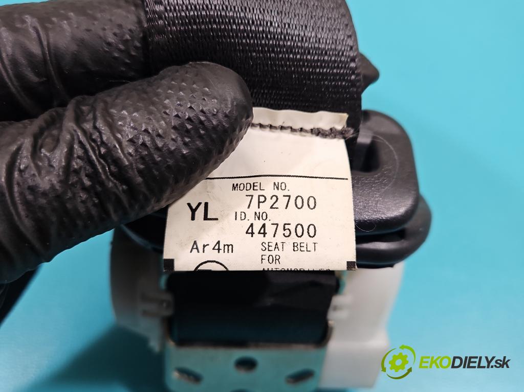 Toyota Yaris III 2011-2020 1.3 vvt-i 99 hp manual 73 kW 1329 cm3 5- stěna bezpečnost zadní levý H073811