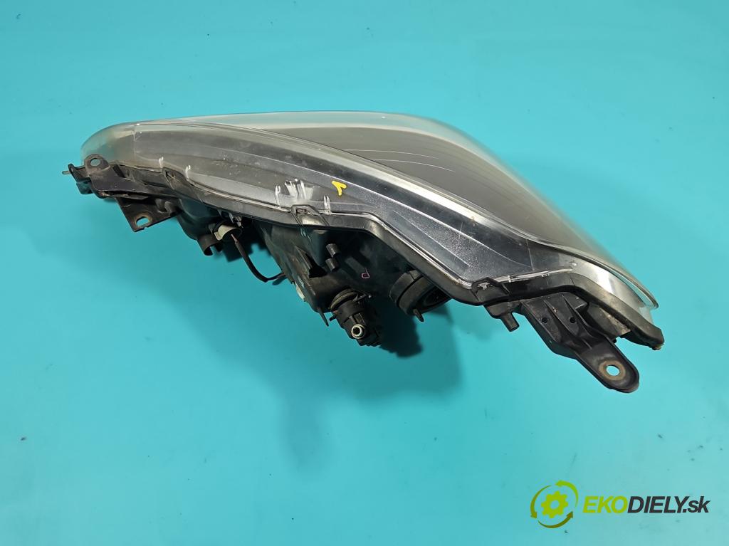 Toyota Yaris III 2011-2020 1.3 vvt-i 99 HP manual 73 kW 1329 cm3 5- Reflektor: pravý  (Svetlo predné pravé)