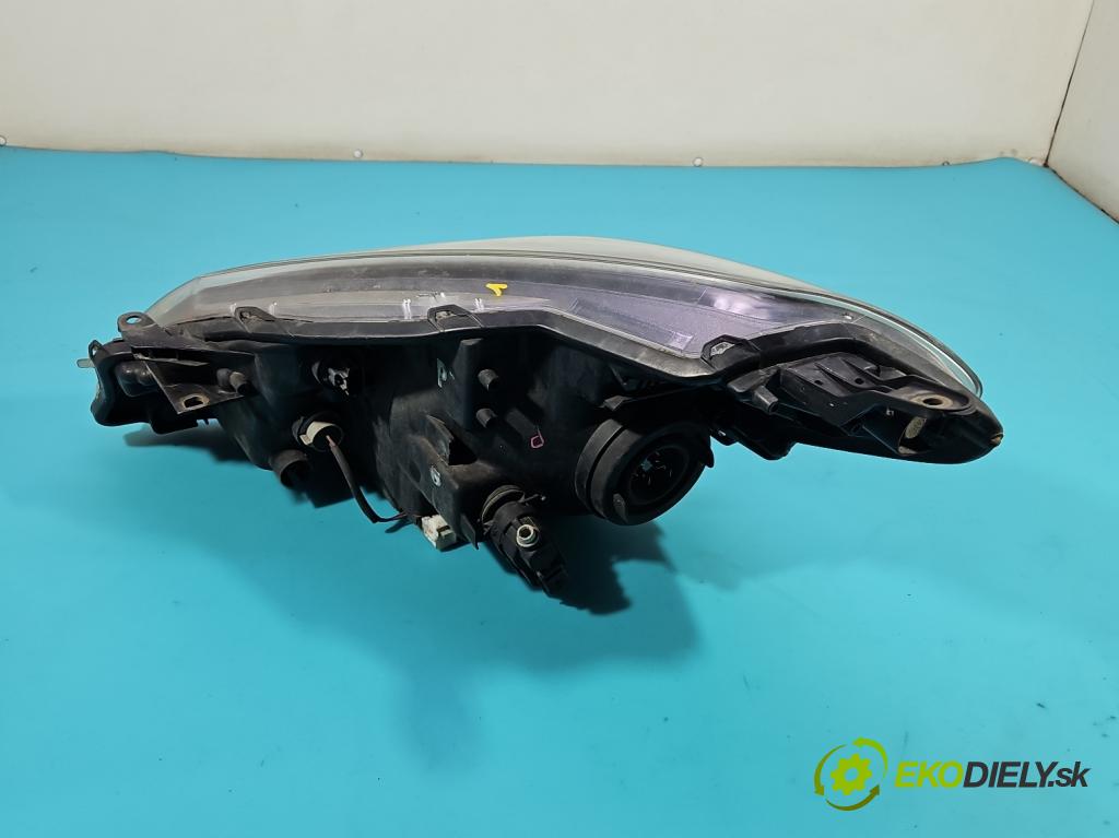 Toyota Yaris III 2011-2020 1.3 vvt-i 99 HP manual 73 kW 1329 cm3 5- Reflektor: pravý  (Svetlo predné pravé)