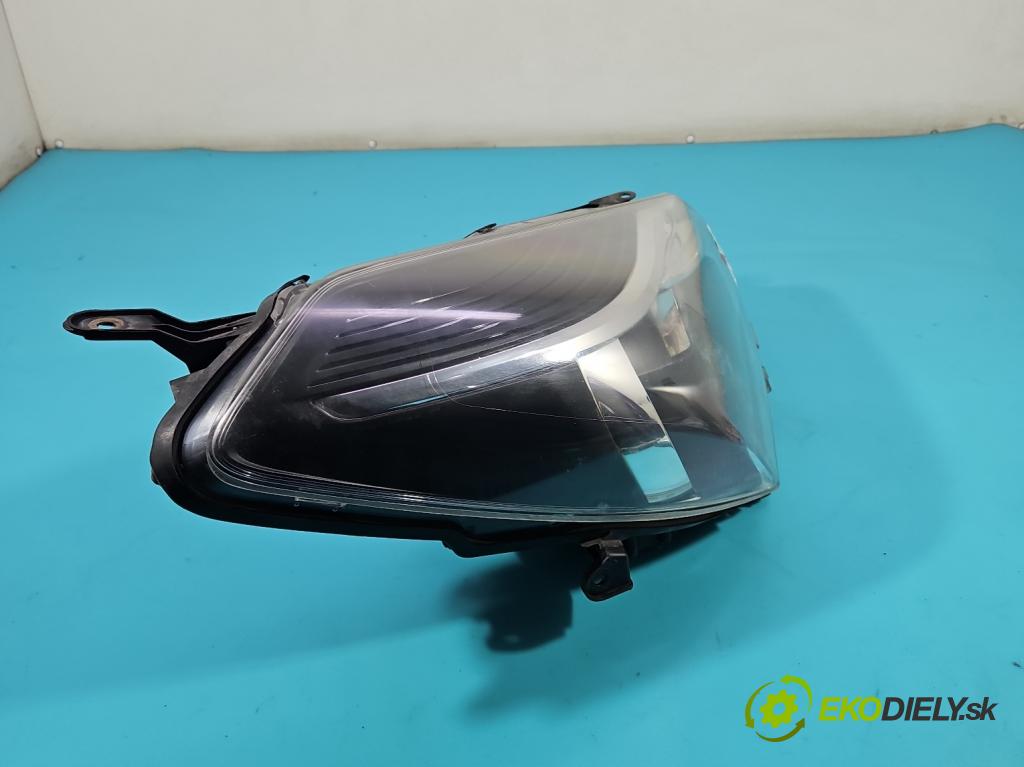 Toyota Yaris III 2011-2020 1.3 vvt-i 99 HP manual 73 kW 1329 cm3 5- Reflektor: pravý  (Svetlo predné pravé)