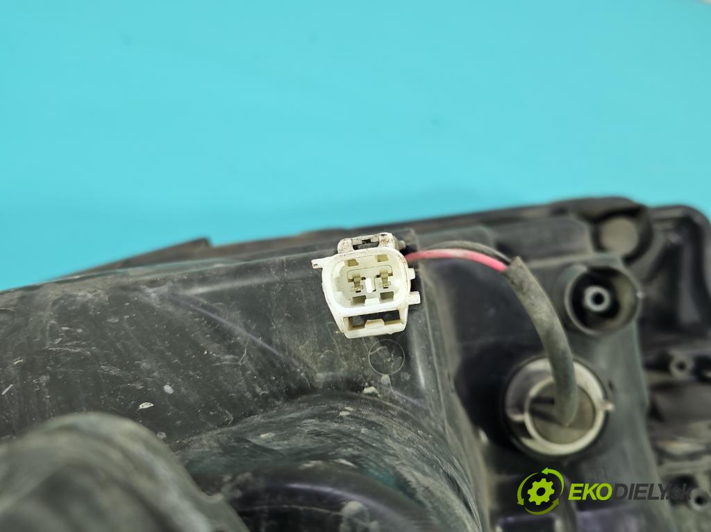 Toyota Yaris III 2011-2020 1.3 vvt-i 99 HP manual 73 kW 1329 cm3 5- Reflektor: pravý  (Svetlo predné pravé)