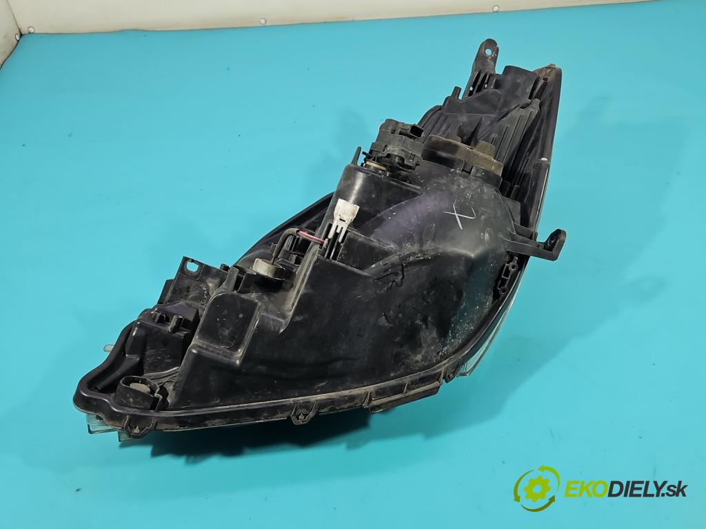 Toyota Yaris III 2011-2020 1.3 vvt-i 99 HP manual 73 kW 1329 cm3 5- Reflektor: pravý  (Svetlo predné pravé)