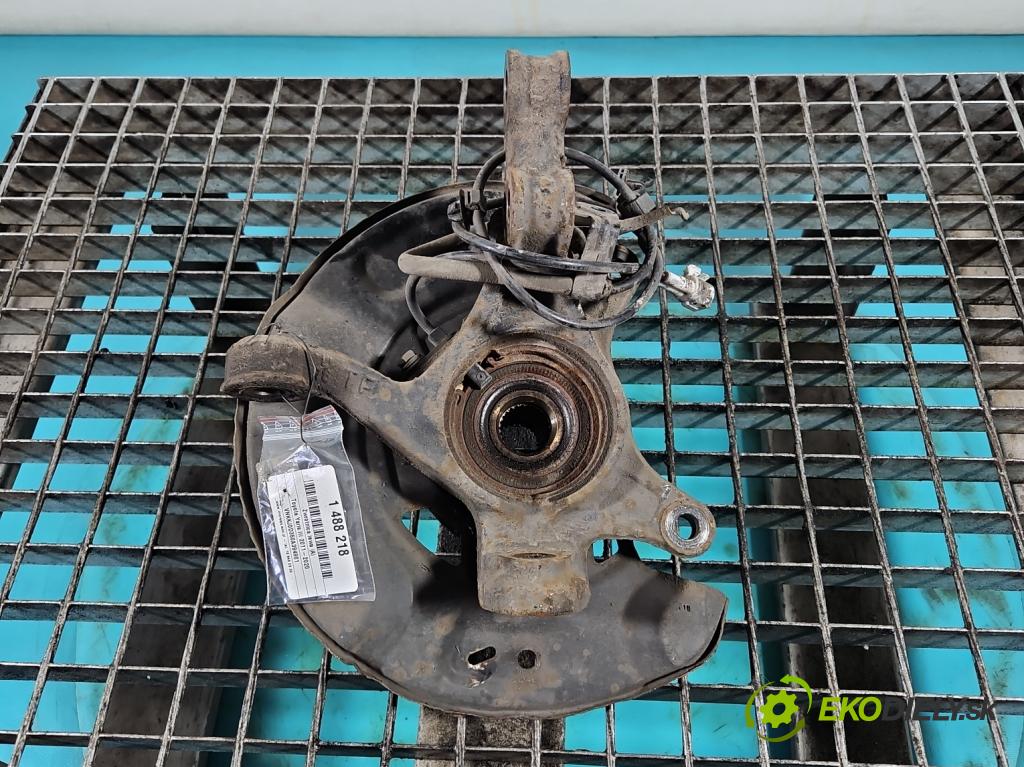 Toyota Yaris III 2011-2020 1.3 vvt-i 99 hp manual 73 kW 1329 cm3 5- náboj levé  (Náboj kola)