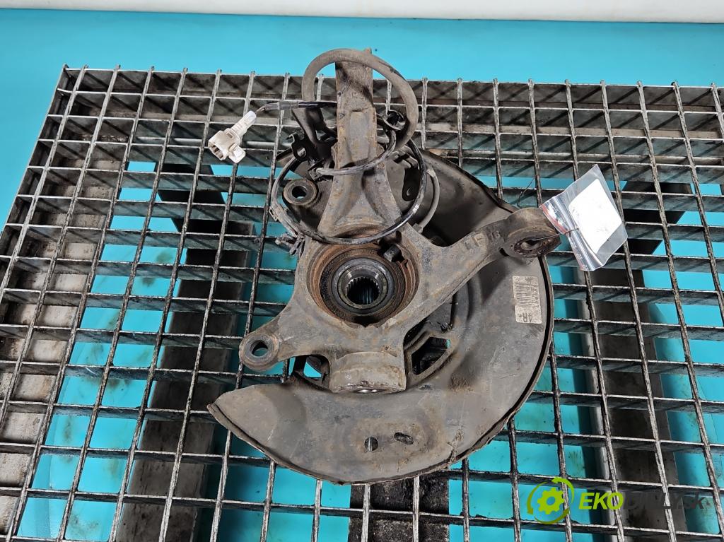 Toyota Yaris III 2011-2020 1.3 vvt-i 99 hp manual 73 kW 1329 cm3 5- náboj pravé  (Náboj kola)