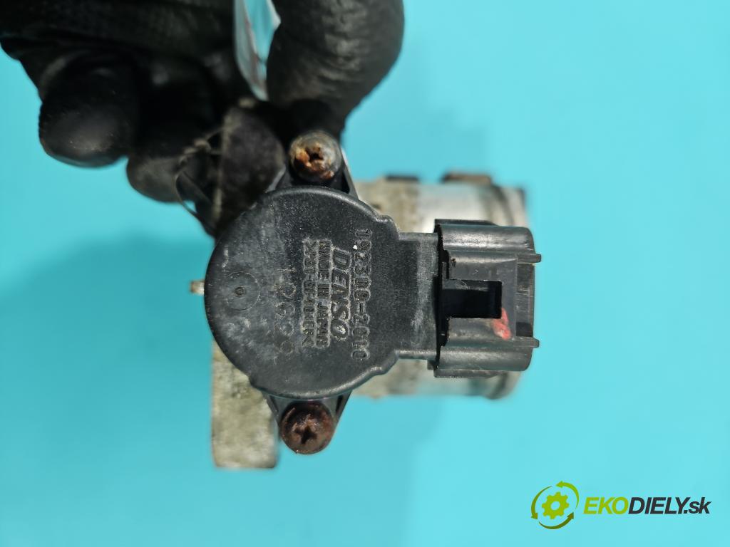 Toyota Corolla Verso II 2004-2009 2.2 D4D 177 HP manual 130 kW 2231 cm3 5- klapka 192300-2010 (Škrtiaca klapka)