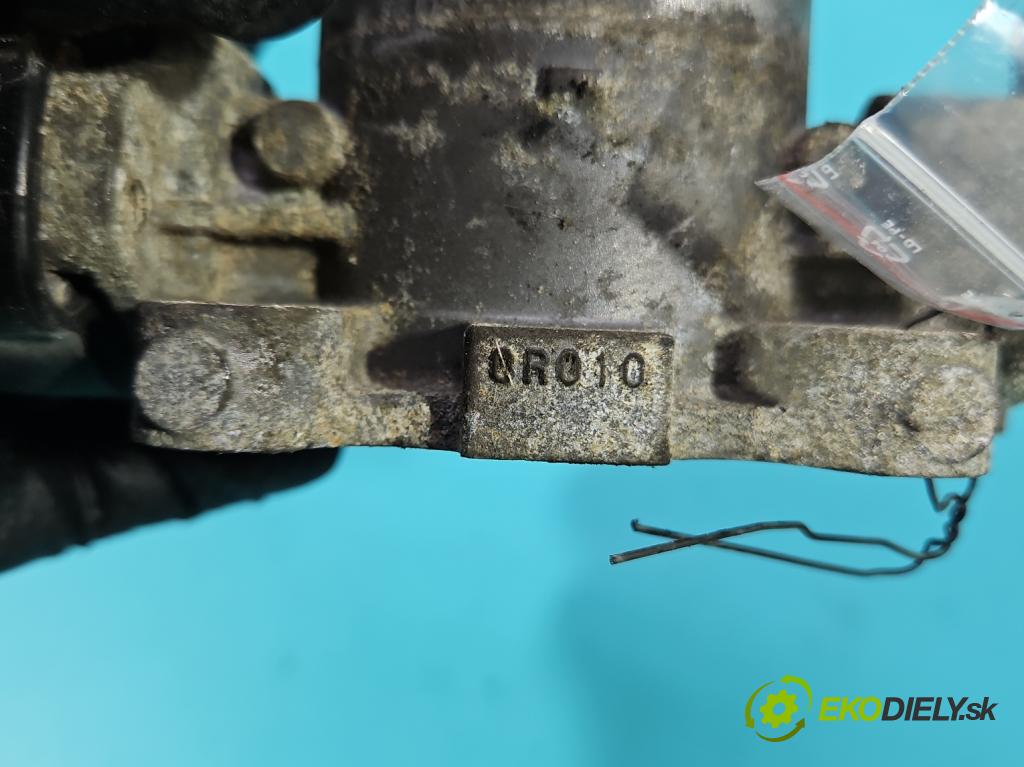 Toyota Corolla Verso II 2004-2009 2.2 D4D 177 HP manual 130 kW 2231 cm3 5- klapka 192300-2010 (Škrtiaca klapka)