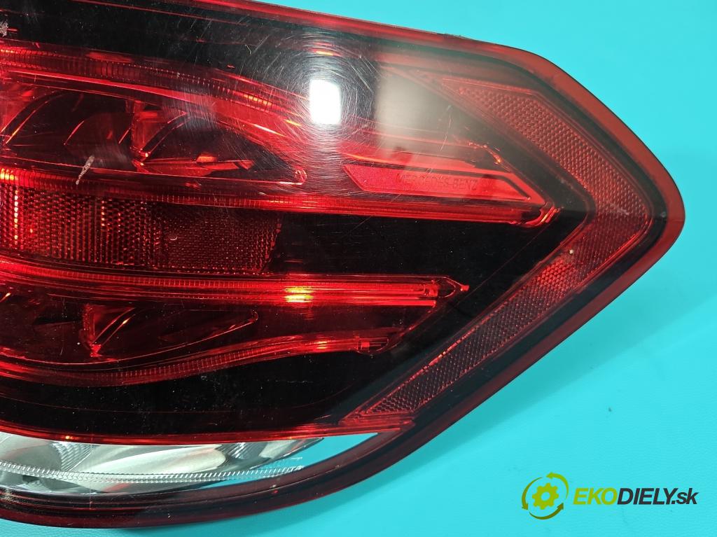Mercedes E W212 2009-2016 2.2 cdi 136 HP automatic 100 kW 2143 cm3 5- svetlo / reflektor zadné pravé A2129061803 (Kľučka dverí ostatné)
