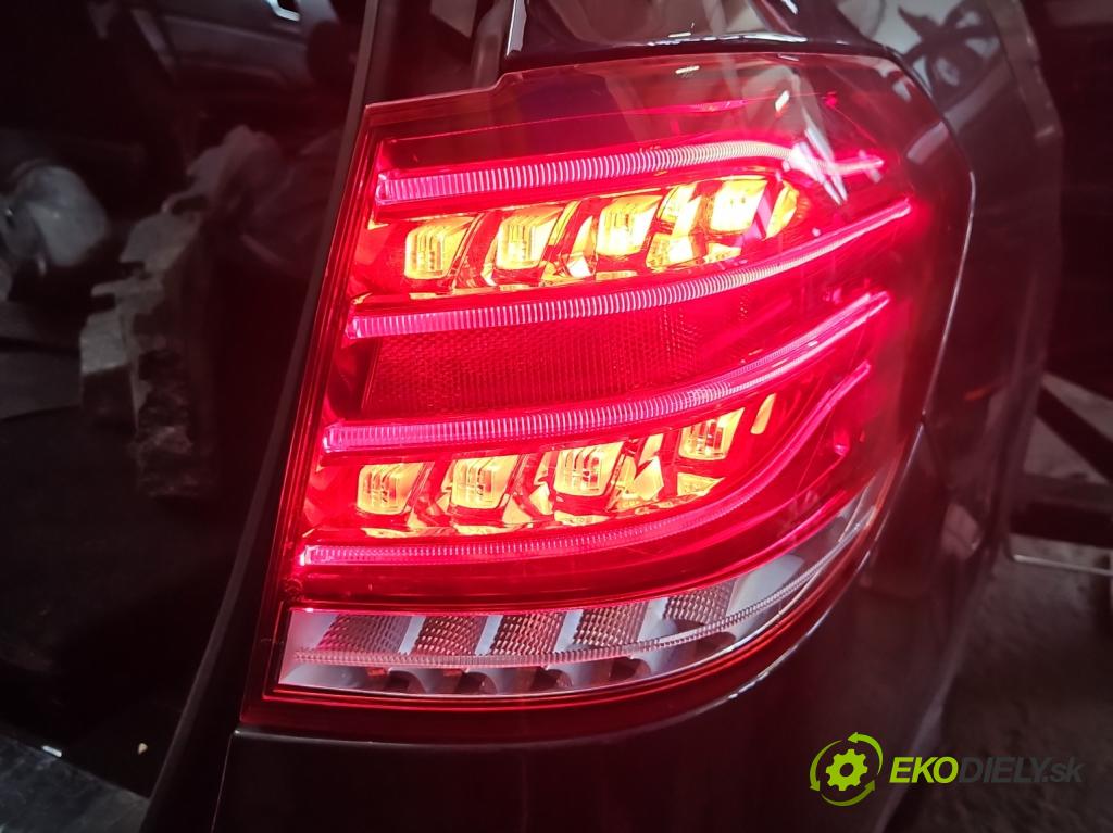 Mercedes E W212 2009-2016 2.2 cdi 136 HP automatic 100 kW 2143 cm3 5- svetlo / reflektor zadné pravé A2129061803 (Kľučka dverí ostatné)