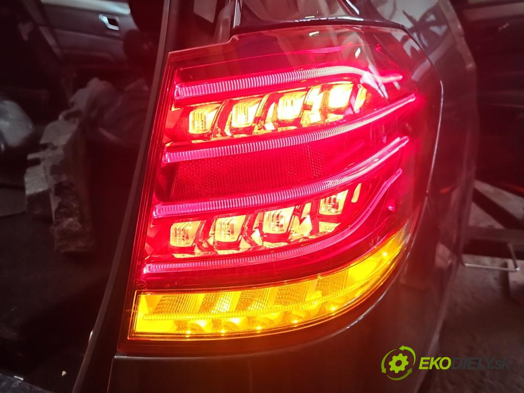 Mercedes E W212 2009-2016 2.2 cdi 136 HP automatic 100 kW 2143 cm3 5- svetlo / reflektor zadné pravé A2129061803 (Kľučka dverí ostatné)