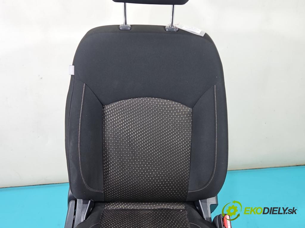 Mitsubishi ASX 2010-2021 1.6 16v 117 HP manual 86 kW 1590 cm3 5- Sedačka pravý  (Sedadlo)