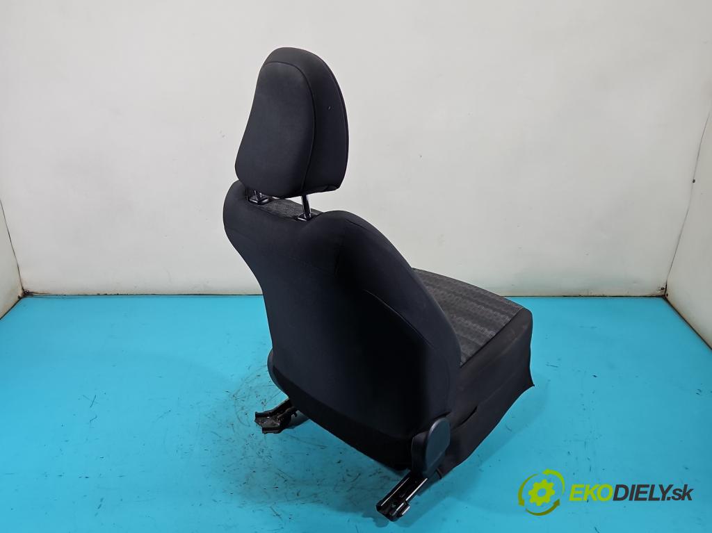 Toyota Yaris III 2011-2020 1.3 vvt-i 99 HP manual 73 kW 1329 cm3 5- Sedačka ľavý  (Sedadlo)