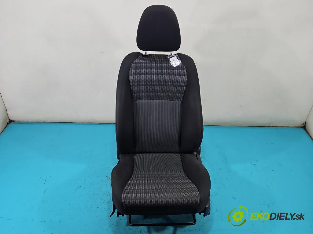 Toyota Yaris III 2011-2020 1.3 vvt-i 99 HP manual 73 kW 1329 cm3 5- Sedačka ľavý  (Sedadlo)