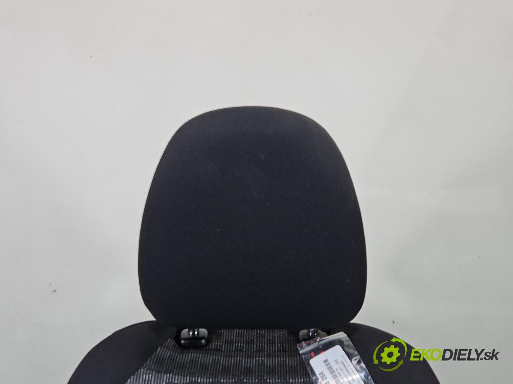 Toyota Yaris III 2011-2020 1.3 vvt-i 99 HP manual 73 kW 1329 cm3 5- Sedačka ľavý  (Sedadlo)