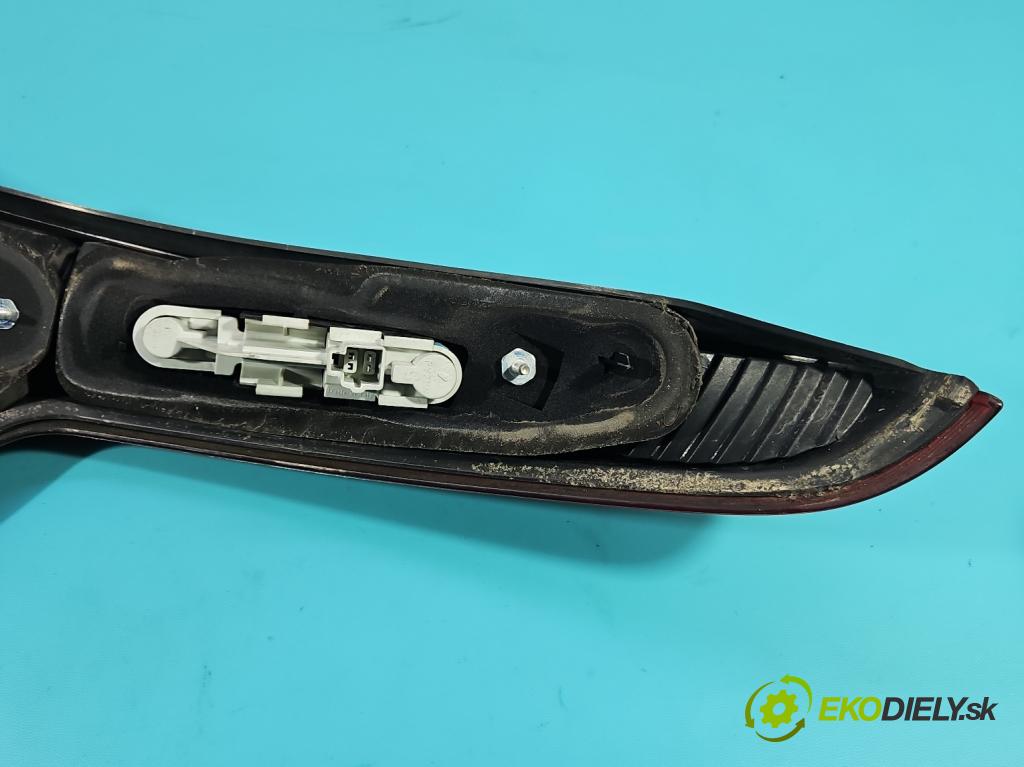 Volvo V50 2.0d 136 HP manual 100 kW 1997 cm3 5- svetlo / reflektor zadné ľavé  (Kľučka dverí ostatné)