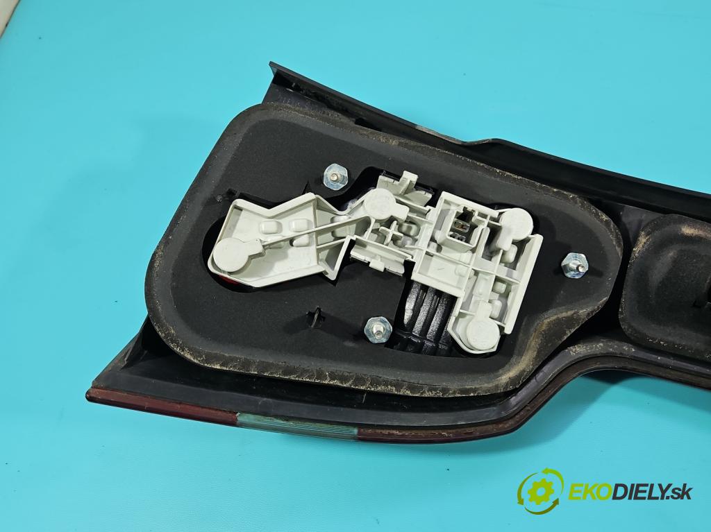 Volvo V50 2.0d 136 HP manual 100 kW 1997 cm3 5- svetlo / reflektor zadné ľavé  (Kľučka dverí ostatné)