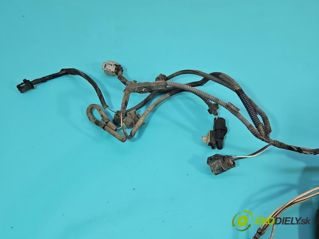 Toyota Yaris III 2011-2020 1.3 vvt-i 99 hp manual 73 kW 1329 cm3 5- skříňka pojistková 821150DG21A (Pojistková skříňka)