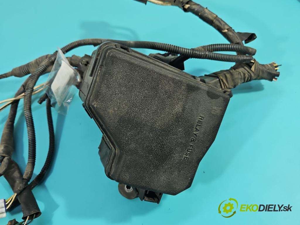 Toyota Yaris III 2011-2020 1.3 vvt-i 99 hp manual 73 kW 1329 cm3 5- skříňka pojistková 821150DG21A (Pojistková skříňka)