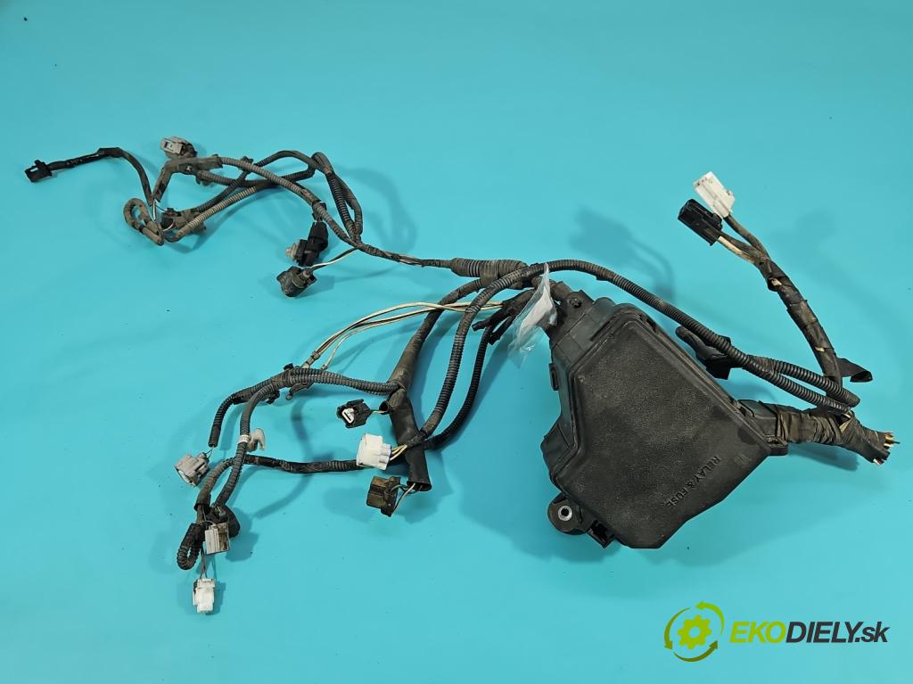 Toyota Yaris III 2011-2020 1.3 vvt-i 99 hp manual 73 kW 1329 cm3 5- skříňka pojistková 821150DG21A (Pojistková skříňka)