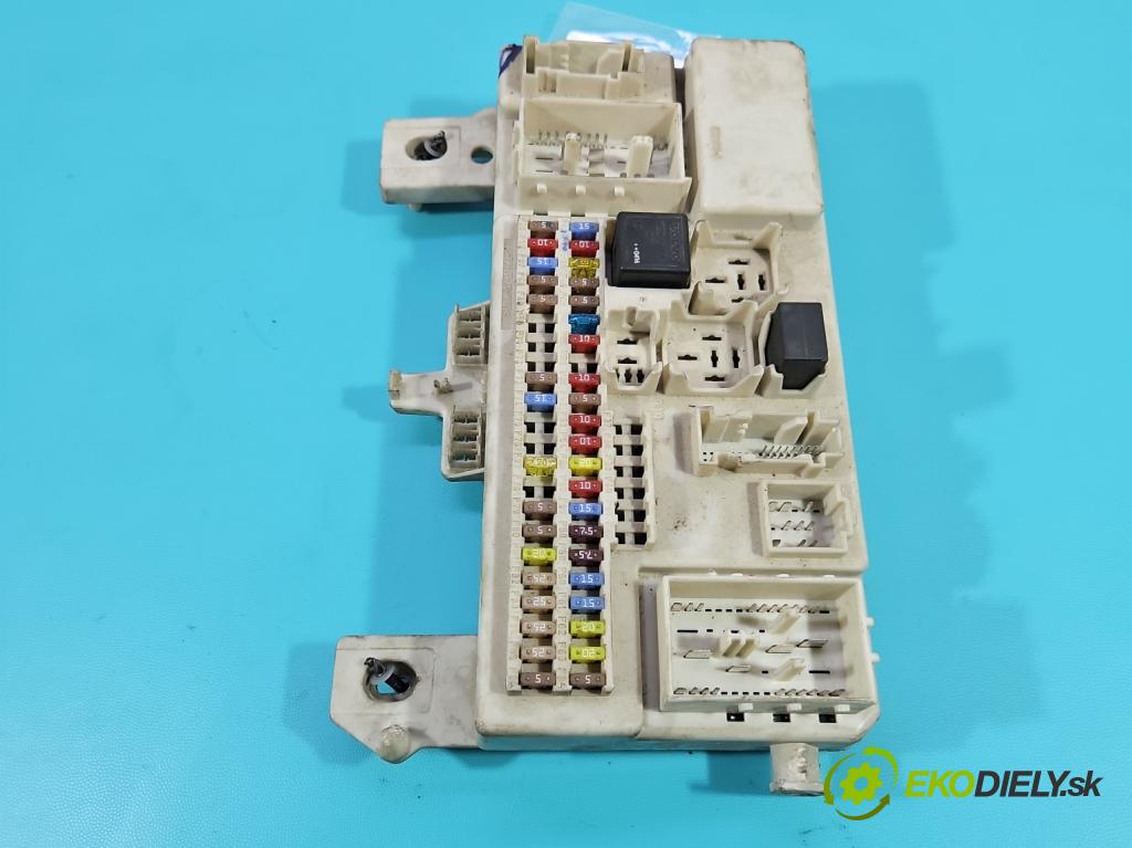 Volvo V50 2.0d 136hp manual 100 kW 1997 cm3 5- skříňka pojistková 8690719 (Pojistková skříňka)